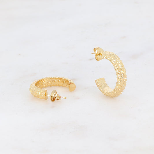 Créoles effet texturées or